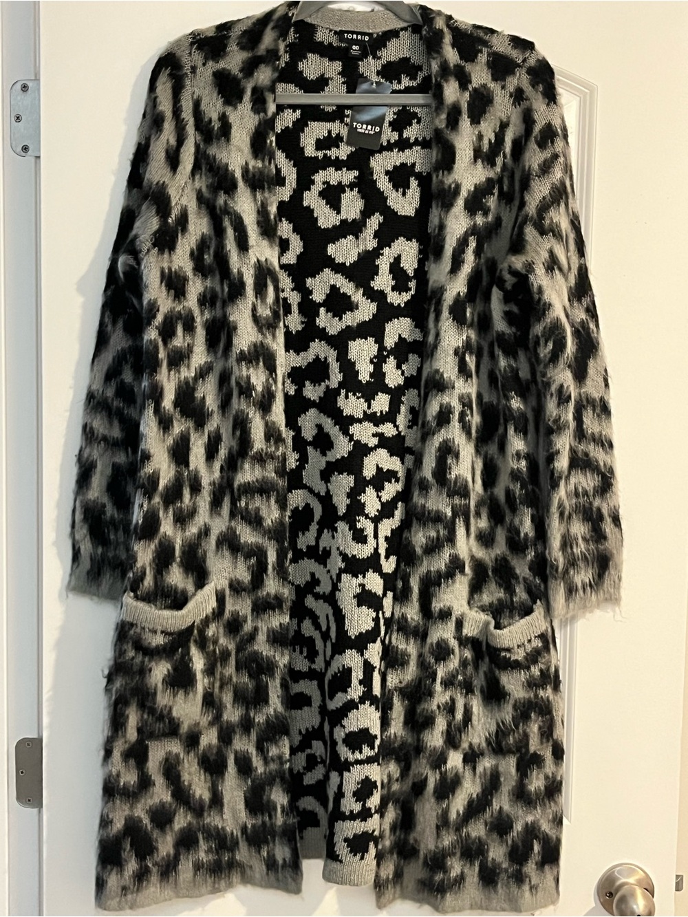 Torrid Gray Leopard Long Sleeve Sweater Coat Duster Open Front Pockets Sz M/L